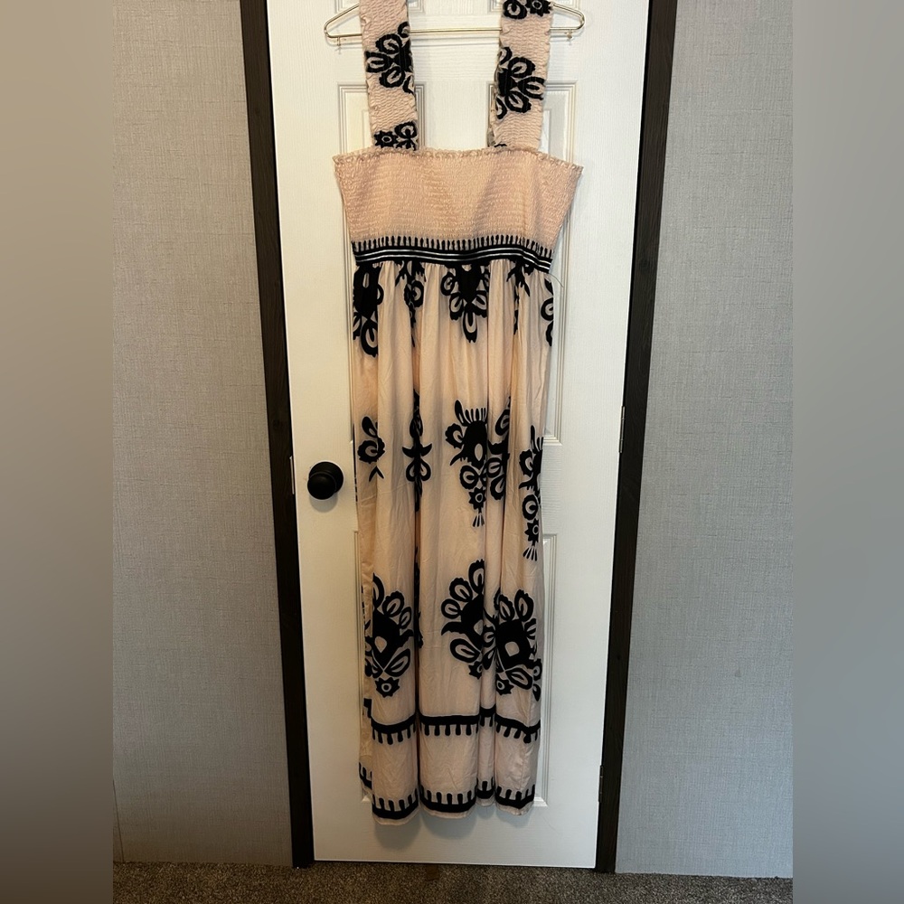 Elegant Black and Cream Maxi Dress